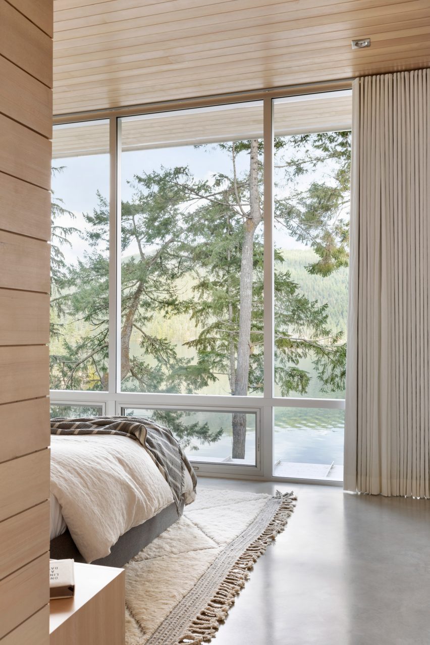 Sakinaw Lake House by WOVEN