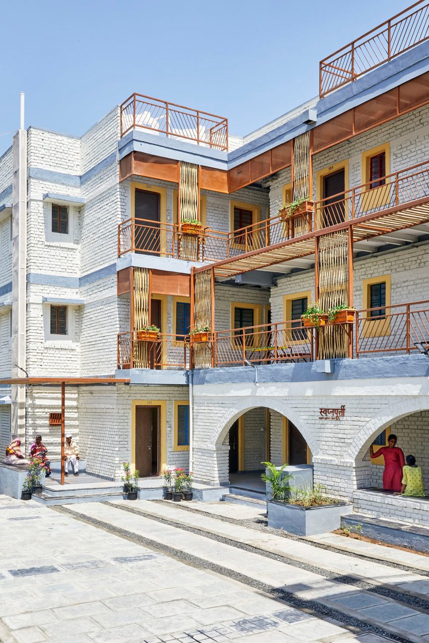 Indian house arranged around a courtyard