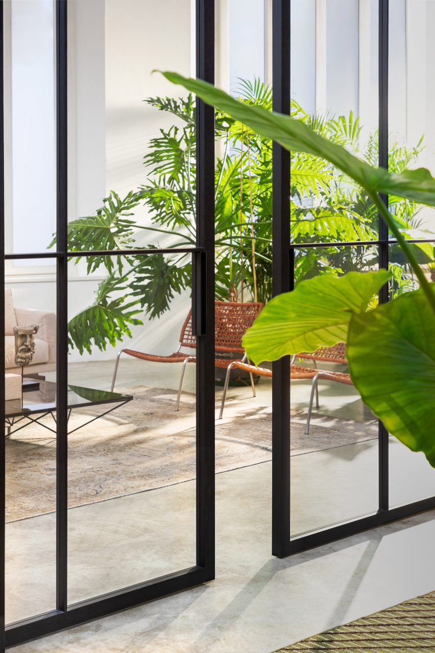 Skye partition system by Piero Lissoni for Lualdi