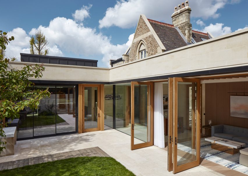 Courtyard of London house