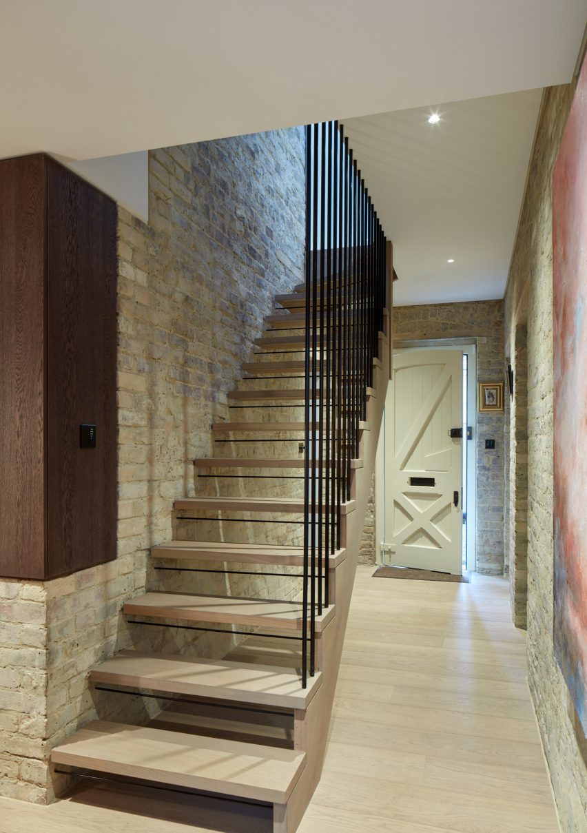 Open tread staircase