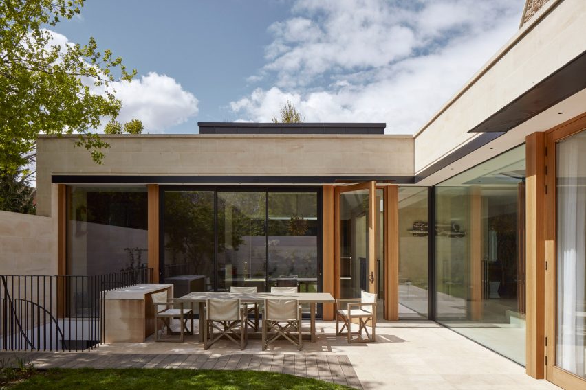 Courtyard of London house