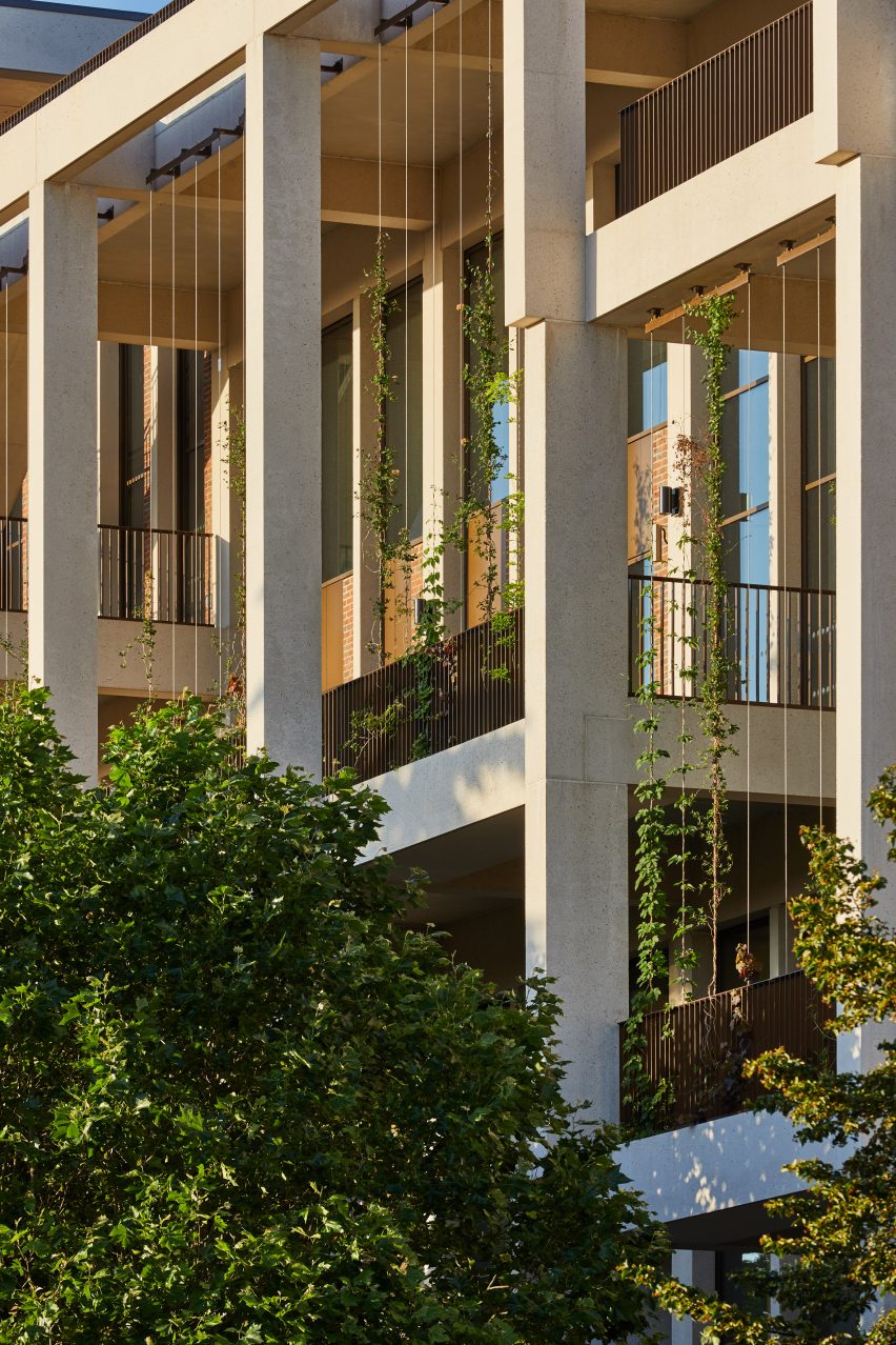 Toen House