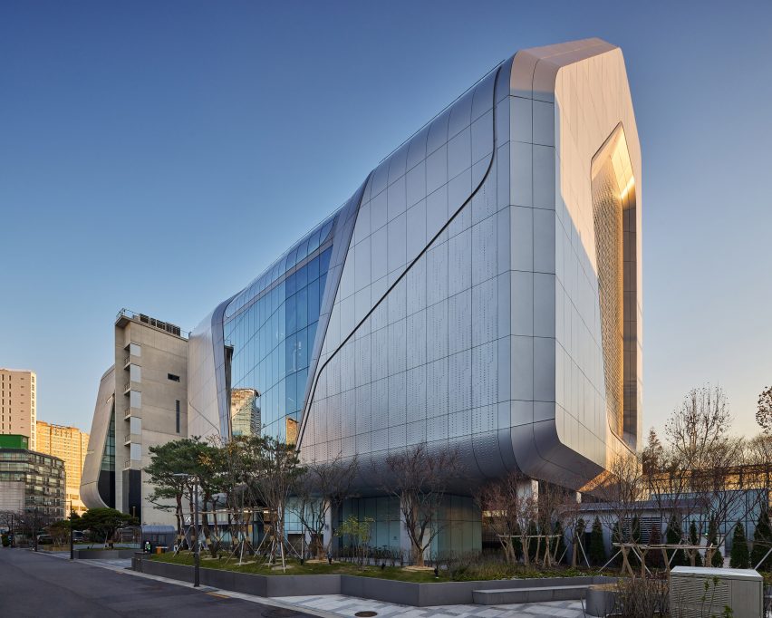 YG HQ by UNStudio was designed to look like a speaker