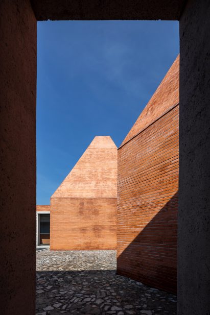 Brick pyramids