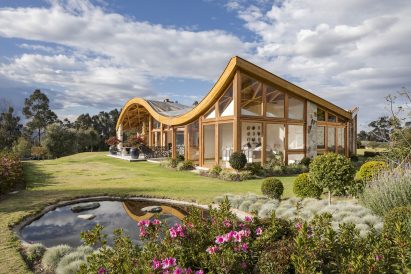 Leppanen Anker Arquitectura wavy-roof home
