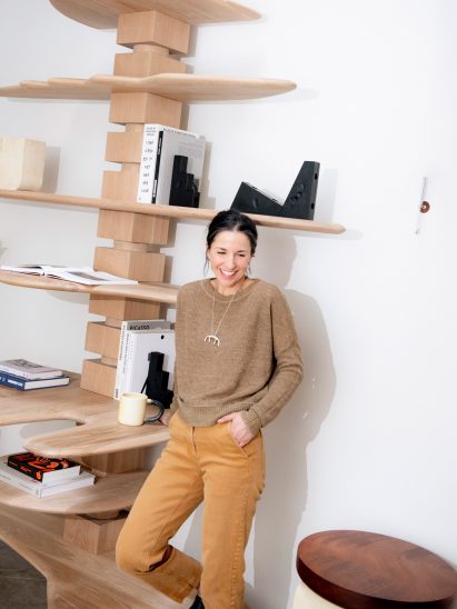 Piscina founder with shelf