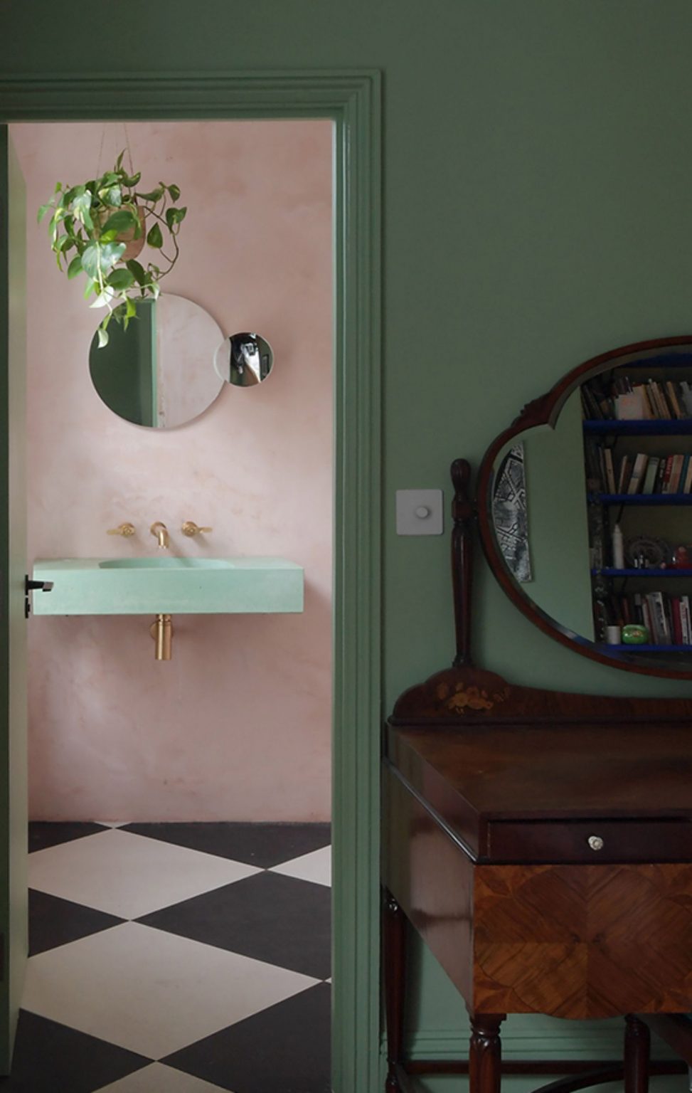 Forest House is a home in north London that was extended by AOC