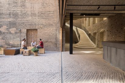 Entrance to Tehran gallery