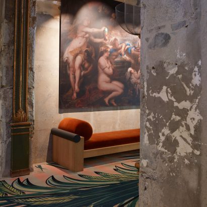Velvet chaise longue in front of painting in La Folie Douce Hôtel Chamonix by Bachmann Associés