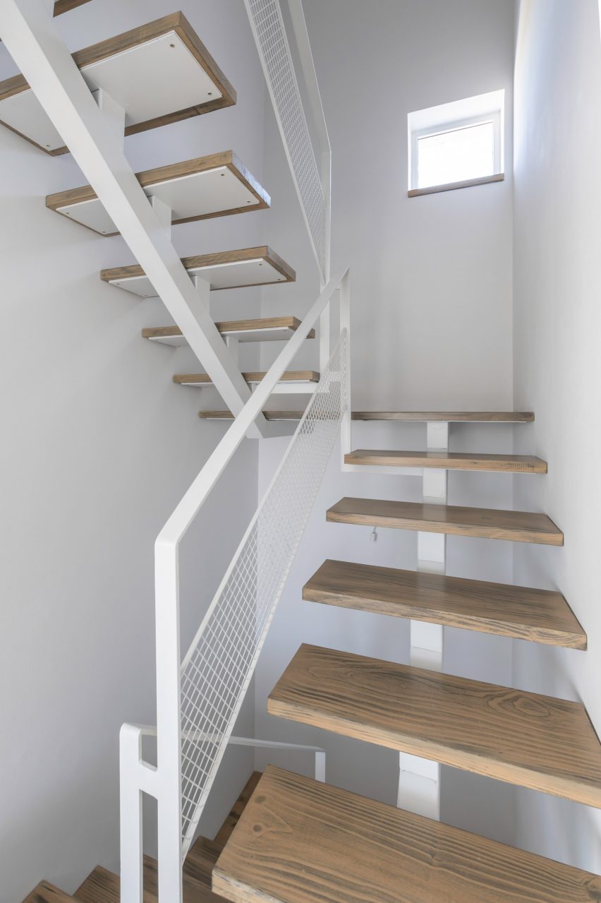 Baldio Row House