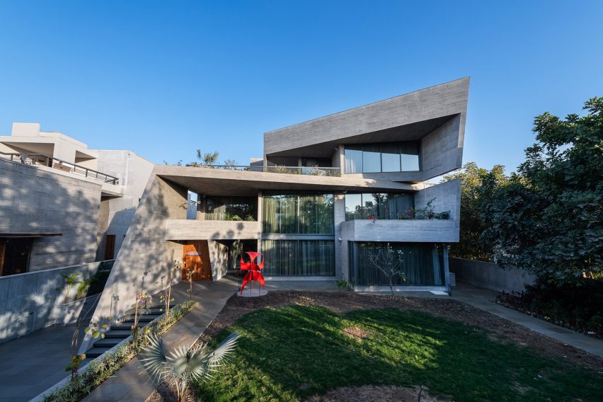 Beton Brut is a concrete home that was designed by The Grid Architects