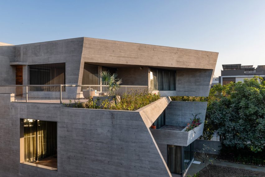 Beton Brut is a concrete home that was designed by The Grid Architects