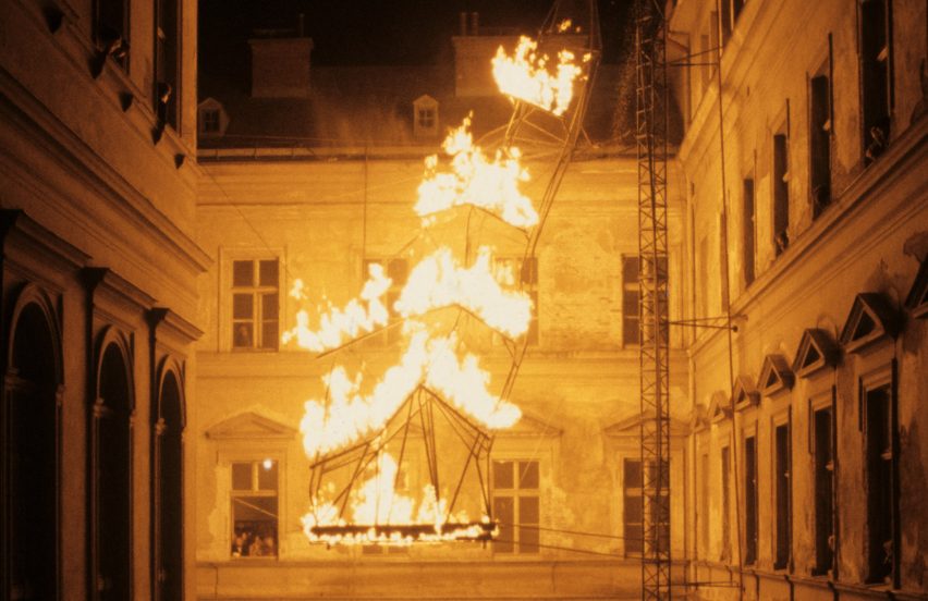 Architecture must burn – deconstrcutivism Blazing Wing instalation