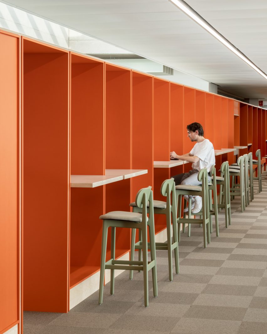West Hub was designed by Jestico + Whiles and is an education facility that forms part of the University of Cambridge