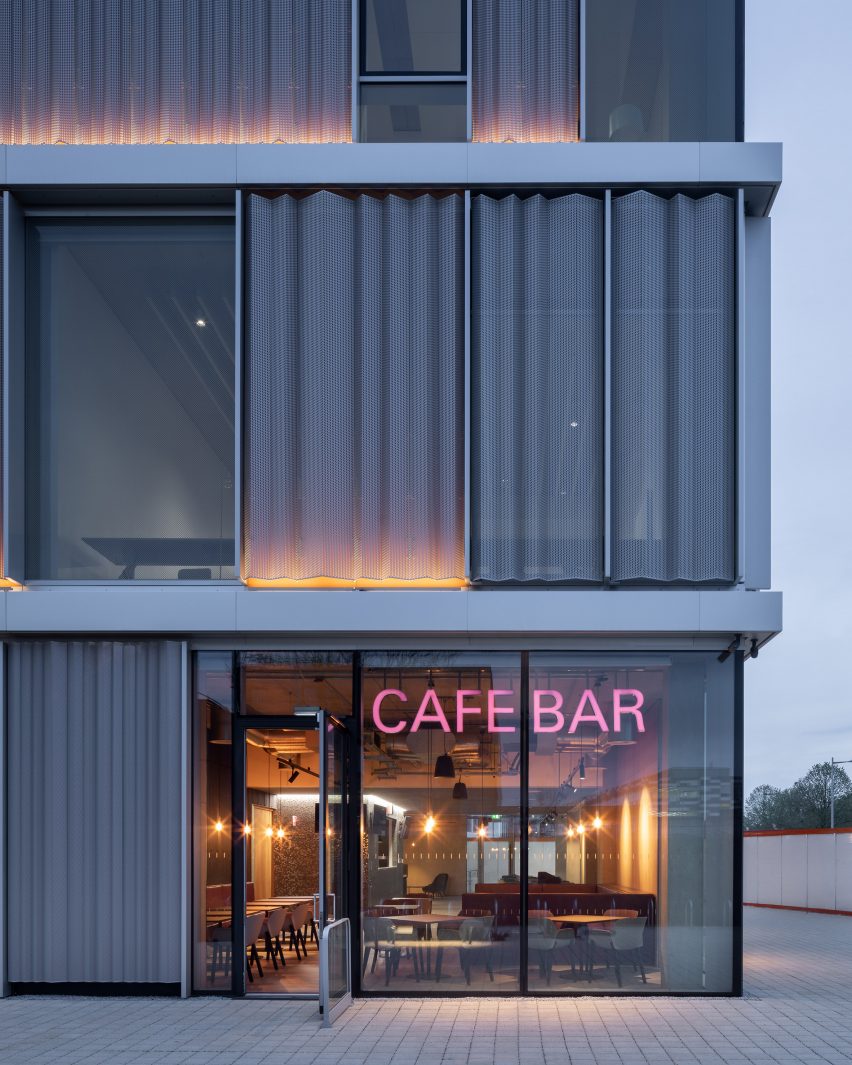 West Hub was designed by Jestico + Whiles and is an education facility that forms part of the University of Cambridge