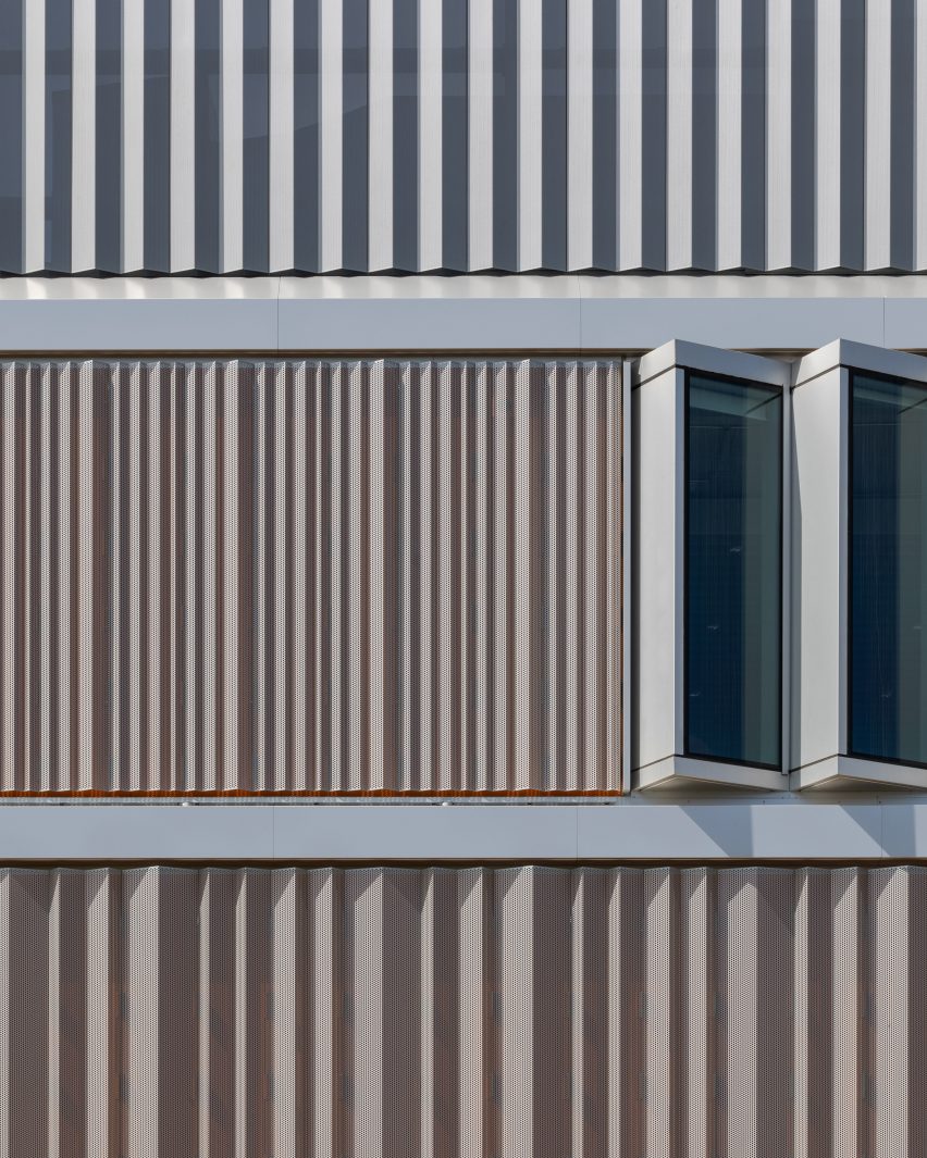 West Hub was designed by Jestico + Whiles and is an education facility that forms part of the University of Cambridge