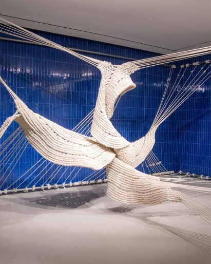 A macramé sculpture by Aurèlia Muñoz