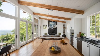 Treehouse-style house by Whitten Architects