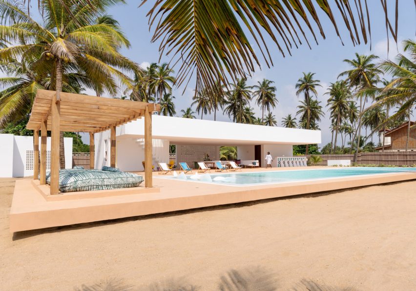 Coral Pavilion is a beach house in Lagos that was designed by cmDesign Atelier