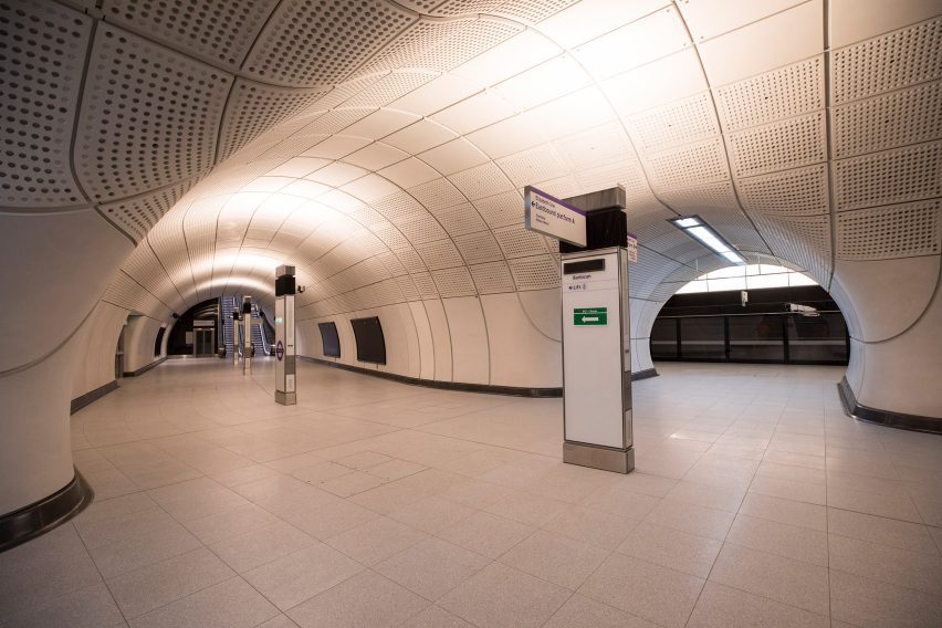 Elizabeth Line totems