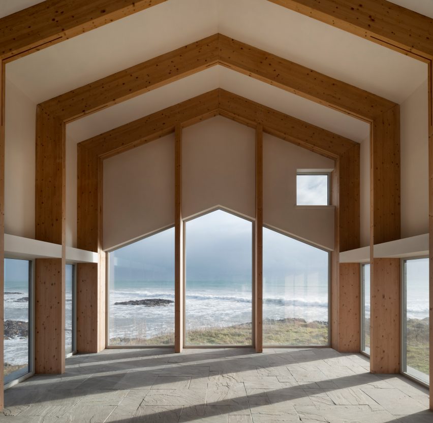 Mannal House is a home in Scotland that was designed by Denizen Works