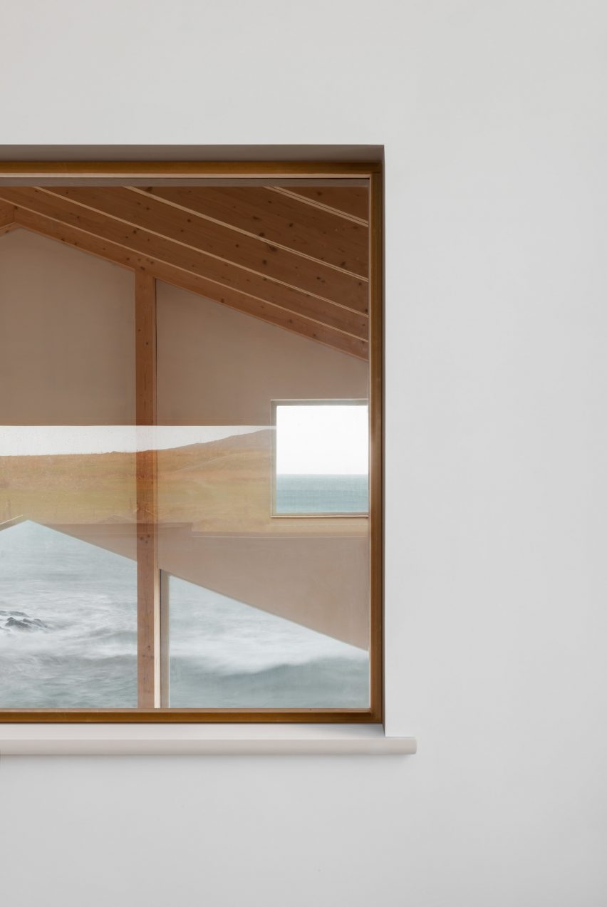 Mannal House is a home in Scotland that was designed by Denizen Works