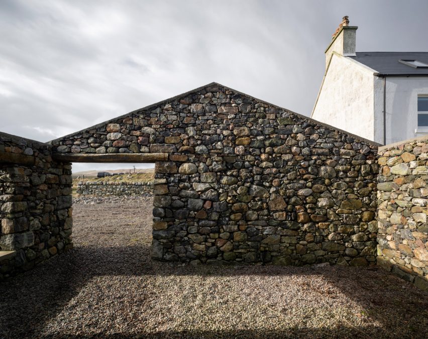 Mannal House is a home in Scotland that was designed by Denizen Works