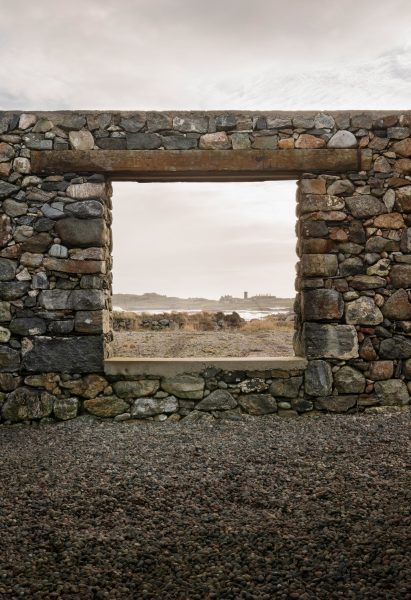 Image of the stone ruins and water front at Mannal House