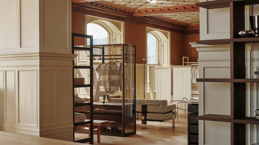 Shelving systems in Garde Hvalsøe showroom in Aarhus by Bunn Studio