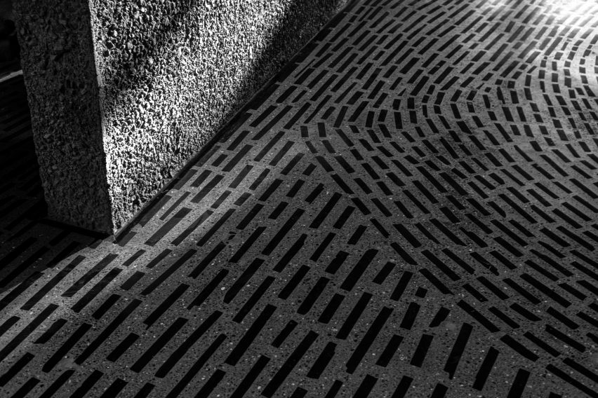 Concrete floor of House of Concrete Experiments by Samira Rathod Design Atelier