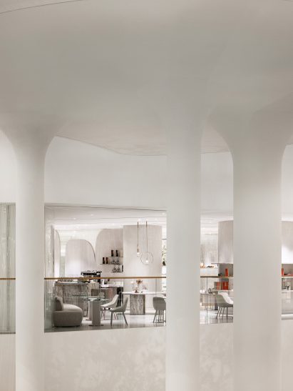 White pillars in South Korean mall by Burdifilek