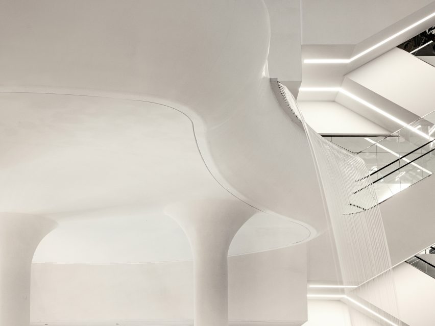 Hyundai Seoul mall by Burdifilek