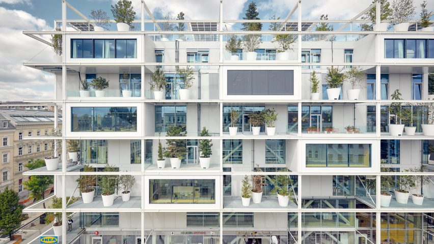Gridded facade of IKEA Vienna Westbahnhof