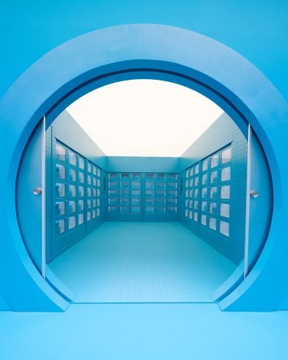 Image of the entrance to the Jacquemus vending machine at Le Bleu