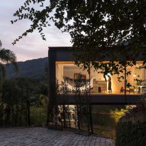 Jobim Carlevaro Arquitetos house Brazil