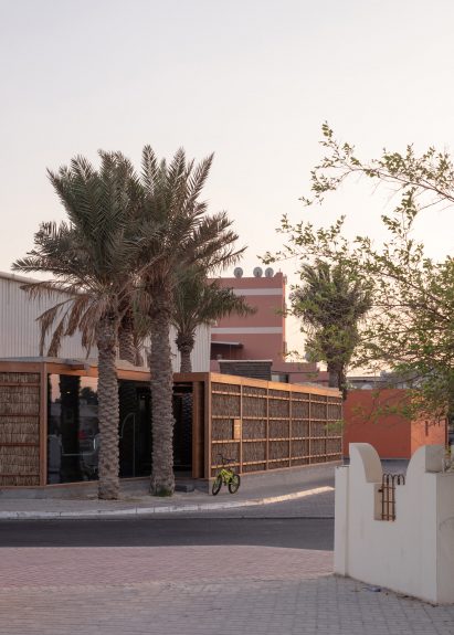 Al Naseej Textile Factory from street level