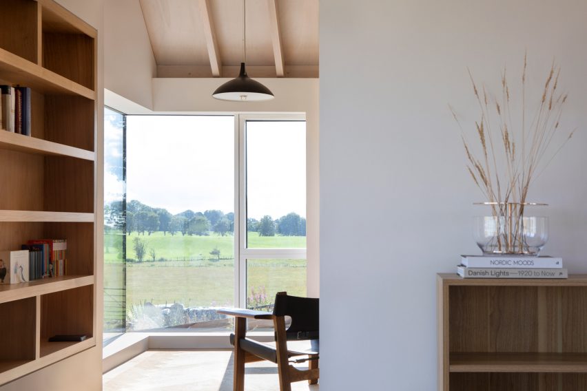 Ceangal House is a home in Scotland that was designed by Loader Monteith