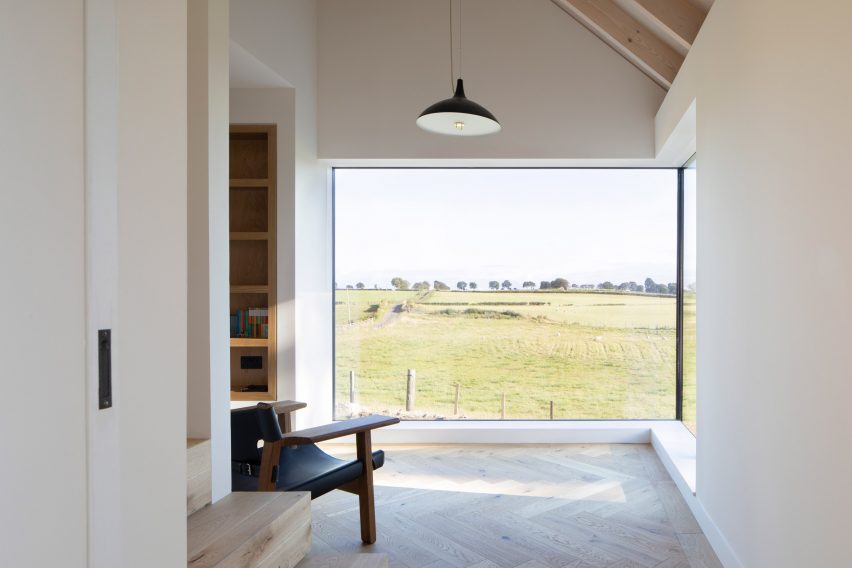 Ceangal House is a home in Scotland that was designed by Loader Monteith