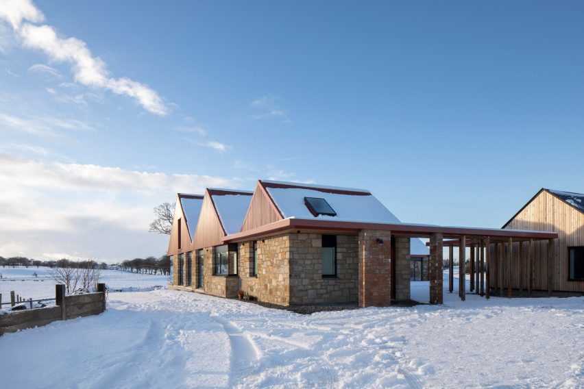 Ceangal House is a home in Scotland that was designed by Loader Monteith