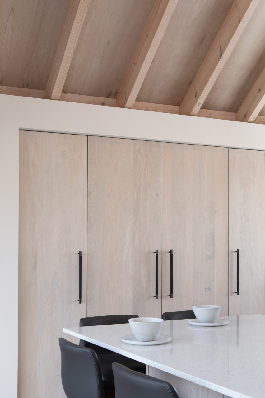 Ceangal House is a home in Scotland that was designed by Loader Monteith