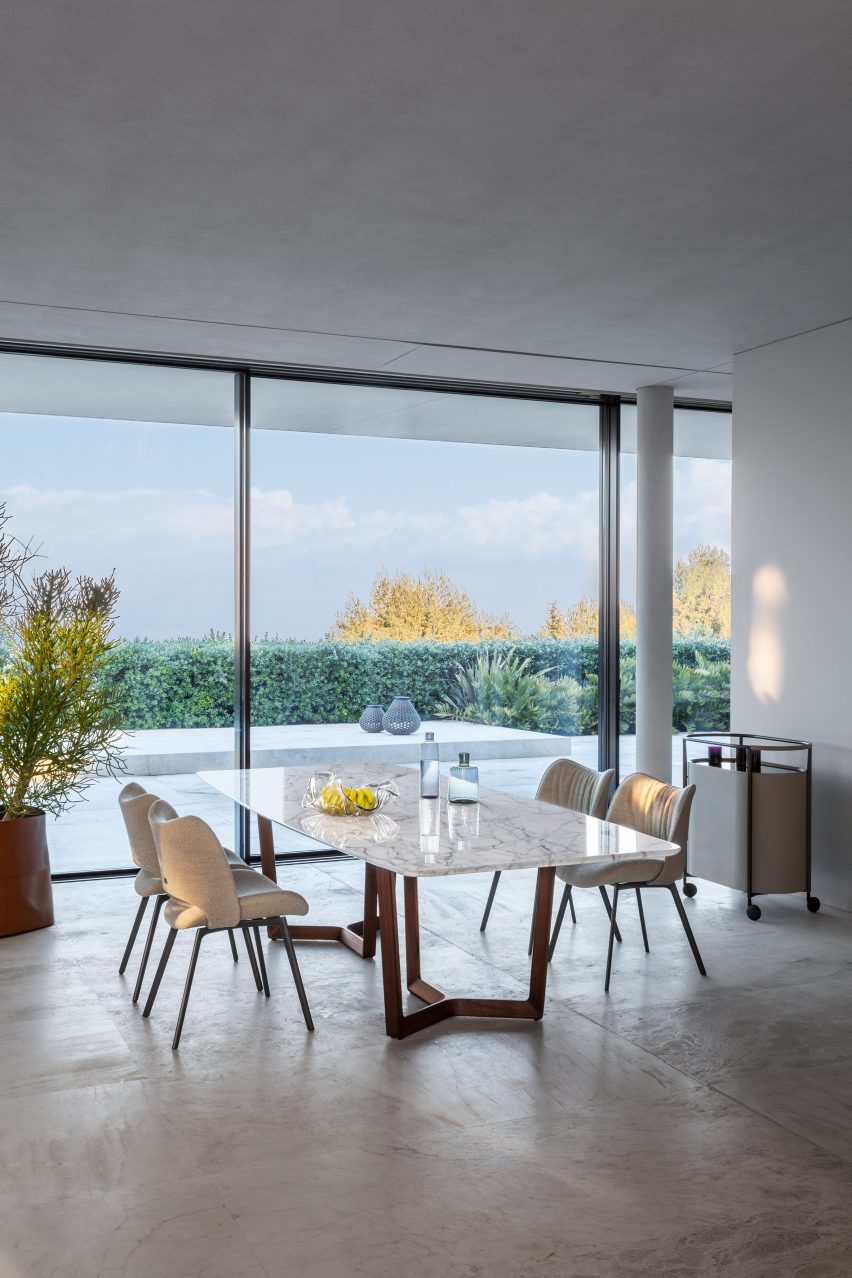 A photograph of Nice table in a kitchen setting