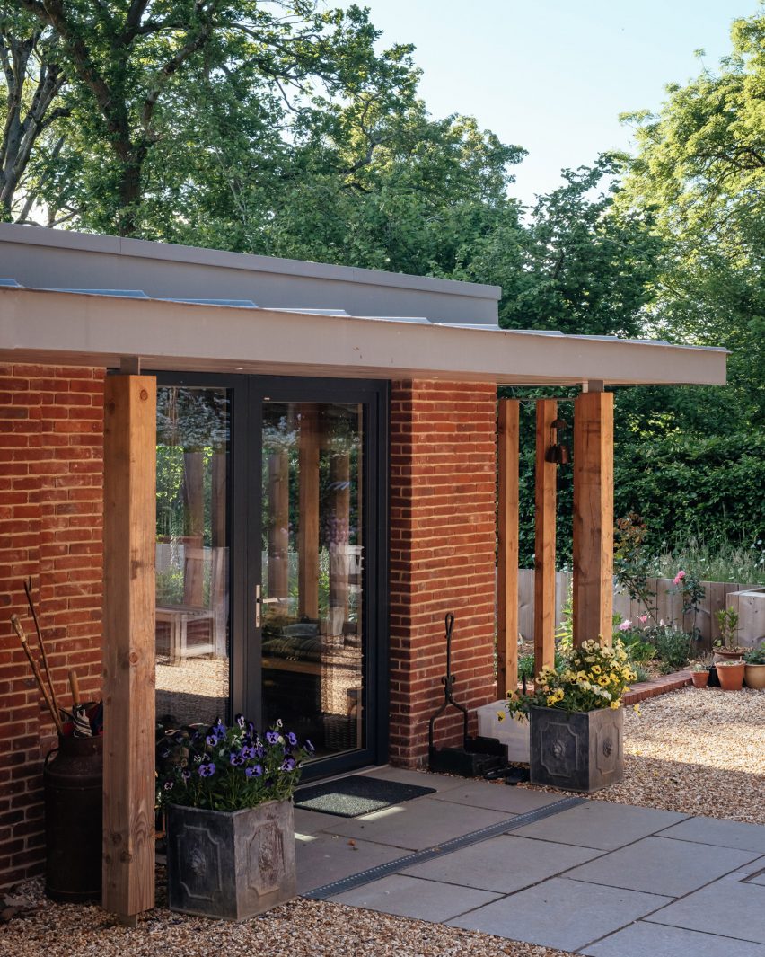 Gardener's Cottage is a home in Hampshire that was designed by Pad Studio