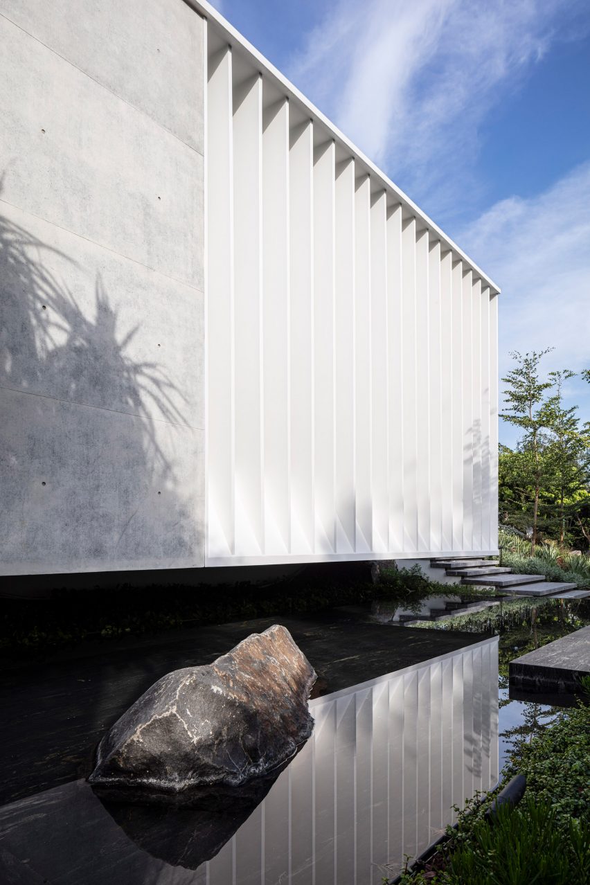 Exterior of private spa in Israel by Pitsou Kedem Architects