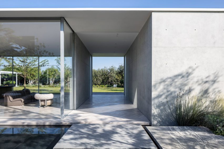 Exterior of private spa in Israel by Pitsou Kedem Architects