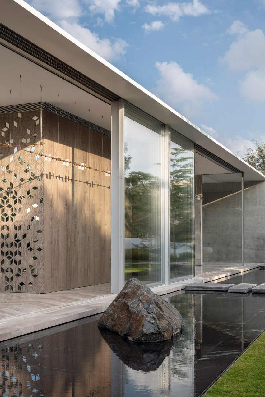 Exterior of private spa in Israel by Pitsou Kedem Architects