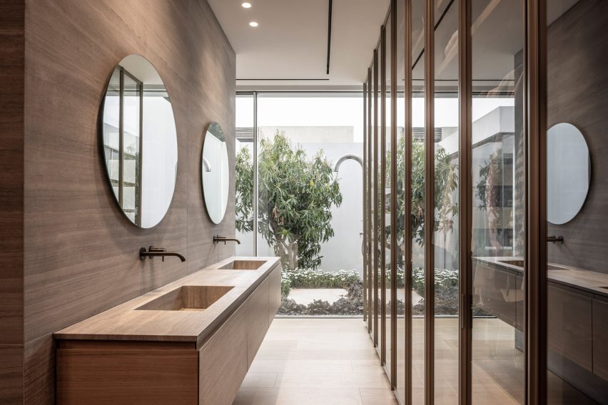 K House is a home in Tel Aviv that was designed by Pitsou Kedem