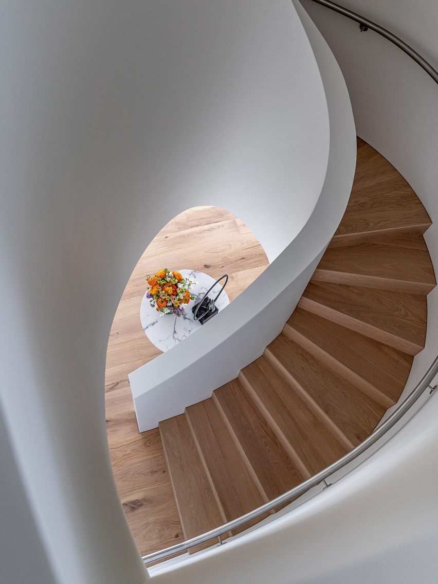 Helical staircase