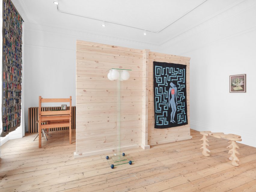 Wooden screen in Pyton Place