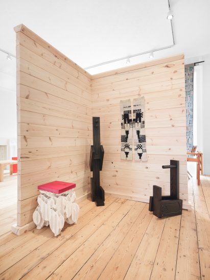 Wooden screen in Pyton Place